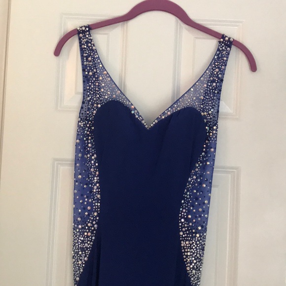 Prom dress - Picture 2 of 4